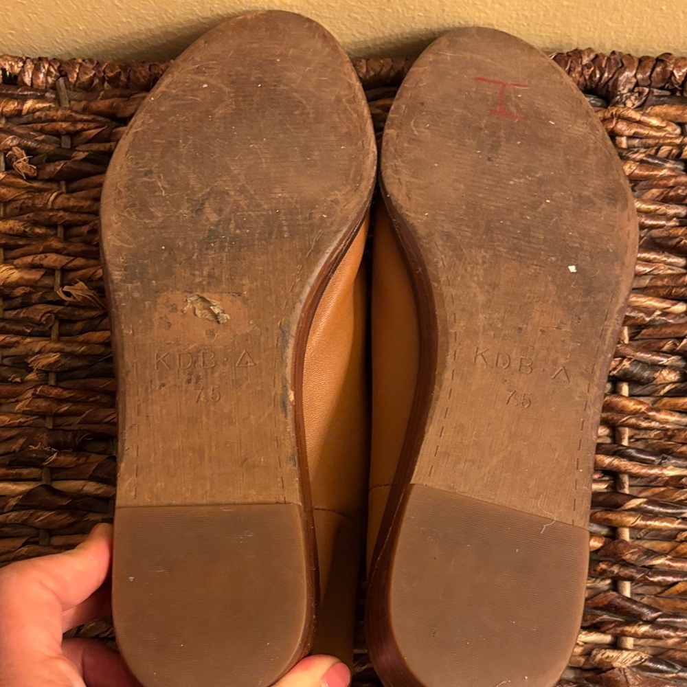 Kelsi Dagger Brooklyn Women's Soft Brown Leather Flats - Picture 3 of 6